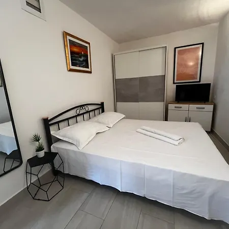 Vlado - Cosy & Afordable * Supetar