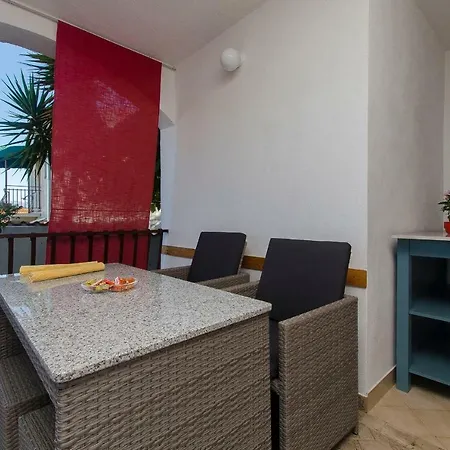 Apartment Vlado - Cosy & Afordable Supetar